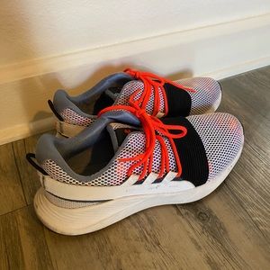 Women’s athletic shoe